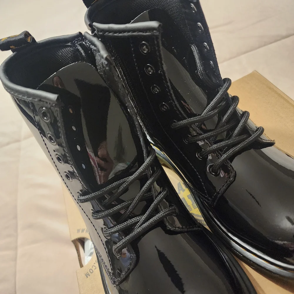 Dr. Martens 1460 8-Eye Patent Girls Boot - Picture 4 of 10